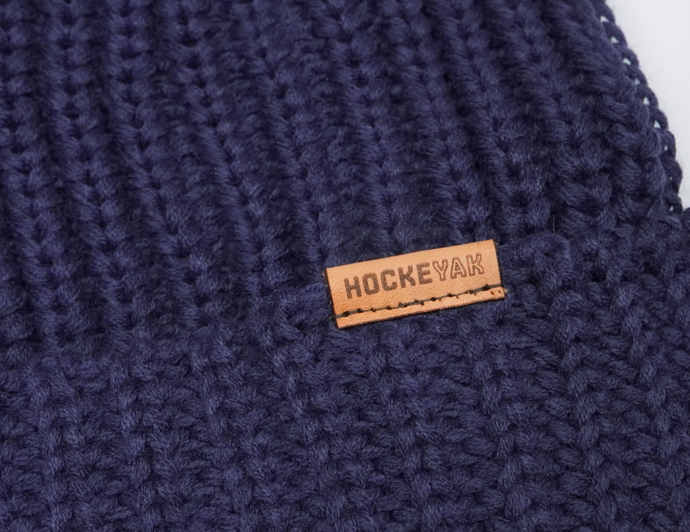 HOCKEYAK WOMEN'S POM BEANIE